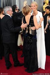 高清组图：奥斯卡红毯斯皮尔伯格夫妇与帕特洛合影