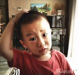 组图：黄觉与儿子亲昵大片 小爸爸本性显露无疑