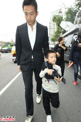 组图：大小S父亲追悼会 亲家张兰亲赴台好友来悼念