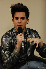 组图：亚当兰伯特上海妩媚开唱眼线撩人