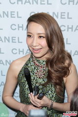 组图：吴雨霏默认恋上余文乐 澄清与邓丽欣反目