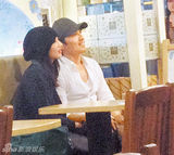 组图：赵又廷带母游张家界 高圆圆伴游准婆婆