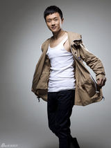 高清图：吴健写真展阳光笑容 彰显健康自信真本色