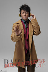 高清图：韩庚登《芭莎男士》 尽显活力型男魅力