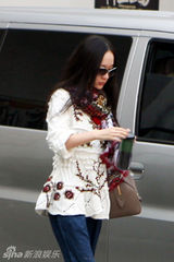 组图：《王的盛宴》北京热拍 秦岚霍思燕靓丽现身