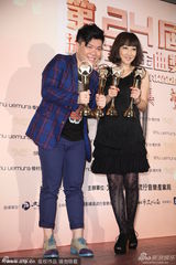 组图：林忆莲《盖亚》获国语专辑奖 陈艾玲代领