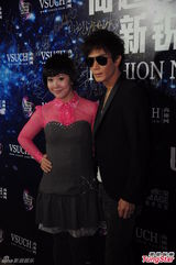 组图：周秀娜莫小棋冬夜真空装比拼性感