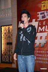 组图：王力宏深圳开唱劲歌热舞秀才艺