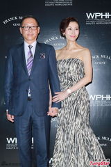 组图：李嘉欣与夫恩爱亮相 张智霖不介意妻旧事