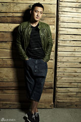 组图：王阳初秋写真曝光 皮衣拉风彰显男人味