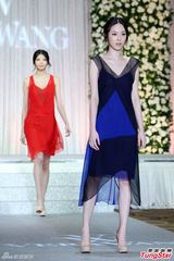 组图：陈思璇穿婚纱沾喜气 期待海岛婚礼