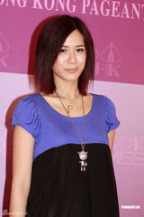 幻灯图：候选准港姐露真容  张 莉 莎 被传整容缺席