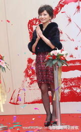 高清：赵雅芝出席开业活动 对镜头做可爱鬼脸