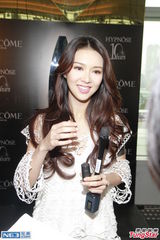 组图：薜凯琪入行十年望办画展 不敢挑战容祖儿