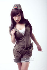 幻灯图：马诺登《男人装》穿黑丝袜秀性感内衣