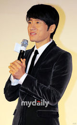 组图：金明敏韩智敏宣传新片《朝鲜名侦探》