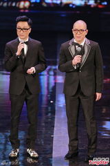 组图：曾志伟郑中基林家栋林晓峰四主持登场