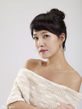 组图：韩星金善雅化妆品写真 展现清纯性感