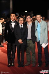 组图：《中国合伙人》佟大为陈可辛显亲密