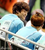 组图：EXO鹿晗等驰骋球场 Beast组进球获胜