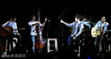 组图：五月天小巨蛋开唱 一票难求high翻场内外