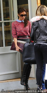 组图：贝嫂携友人喝下午茶 衣着时尚优雅迷人