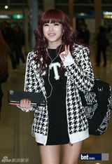 组图：韩女子组合Secret亮相机场潮女装抢眼