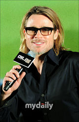 组图：布拉德-皮特亮相《点球成金》韩国记者会