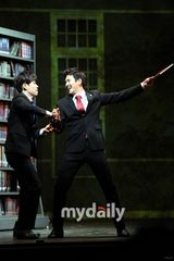 组图：吴万锡吴宗赫宣传音乐剧《那些日子》