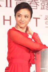 高清组图：汤唯一袭红裙代言 否认封杀传闻