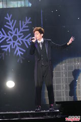 组图：萧敬腾炎亚纶亮相圣诞演唱会high翻全场