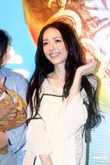 幻灯图：彭于晏化身拳击手 携明道为新片宣传造势 