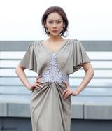 组图：张馨予杂志封面曝光 性感演绎变身时尚女魔头