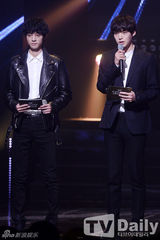 组图：昭宥郑基高打榜夺冠 《星星》允才任主持