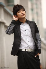 组图：最佳拍档谢楠大左合拍写真 演绎都市迷情