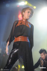 组图：容祖儿献唱音乐派对 劲歌热舞魅力四射