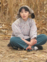 组图：方安娜《三进山城》造型多变成犀利姐