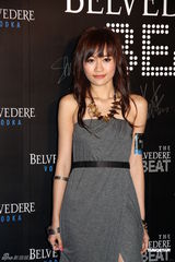 组图：Mandy Lieu现身时尚派对 连诗雅杨爱瑾同台