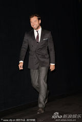 《安娜-卡列妮娜》首映 凯拉-奈特莉携手裘德-洛