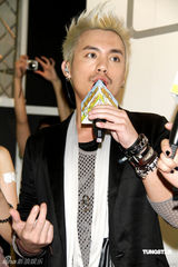 幻灯图：范逸臣推广新书《东京摇滚》 畅谈拍照之旅