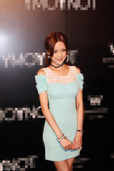 组图：叶熙祺甜美亮相活动 小露香肩惹关注