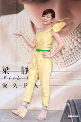 组图：梁静茹顶高温开唱 期待度假造人成功