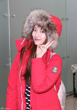 高清图：清纯秀智现身机场 为代言品牌海外宣传