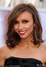 组图：奥斯卡红毯-克里基娜着精致黑色礼服