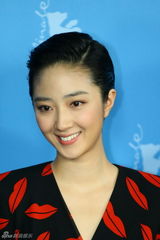 组图：《白日》见面会 桂纶镁与王学兵暧昧调笑