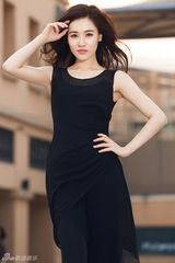 组图：邢宇菲率性登杂志 诠释优雅中性风