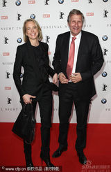 幻灯图：群星齐聚电影节之夜活动 布吉特举止出位