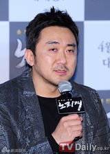 组图：韩片《玩物》试映 揭演艺圈性丑闻