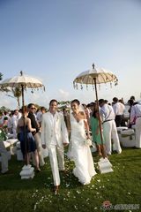 高清组图：黎亚巴厘岛大婚 蓝天碧海浪漫唯美