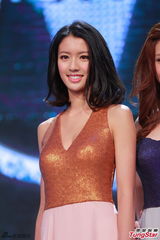 组图：港姐准决赛诞生10强 白纱裙秀腿抢镜